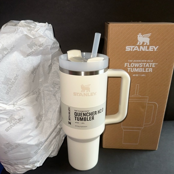 Stanley White Tumbler with Handle - Picture 6 of 6